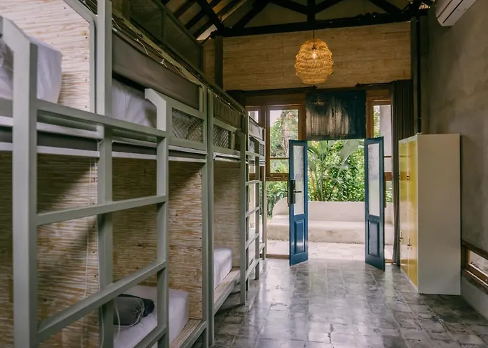 Hostel Near Bali Zoo *