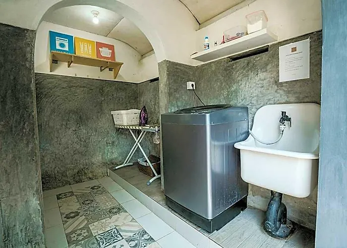 Hostel Near Bali Zoo *